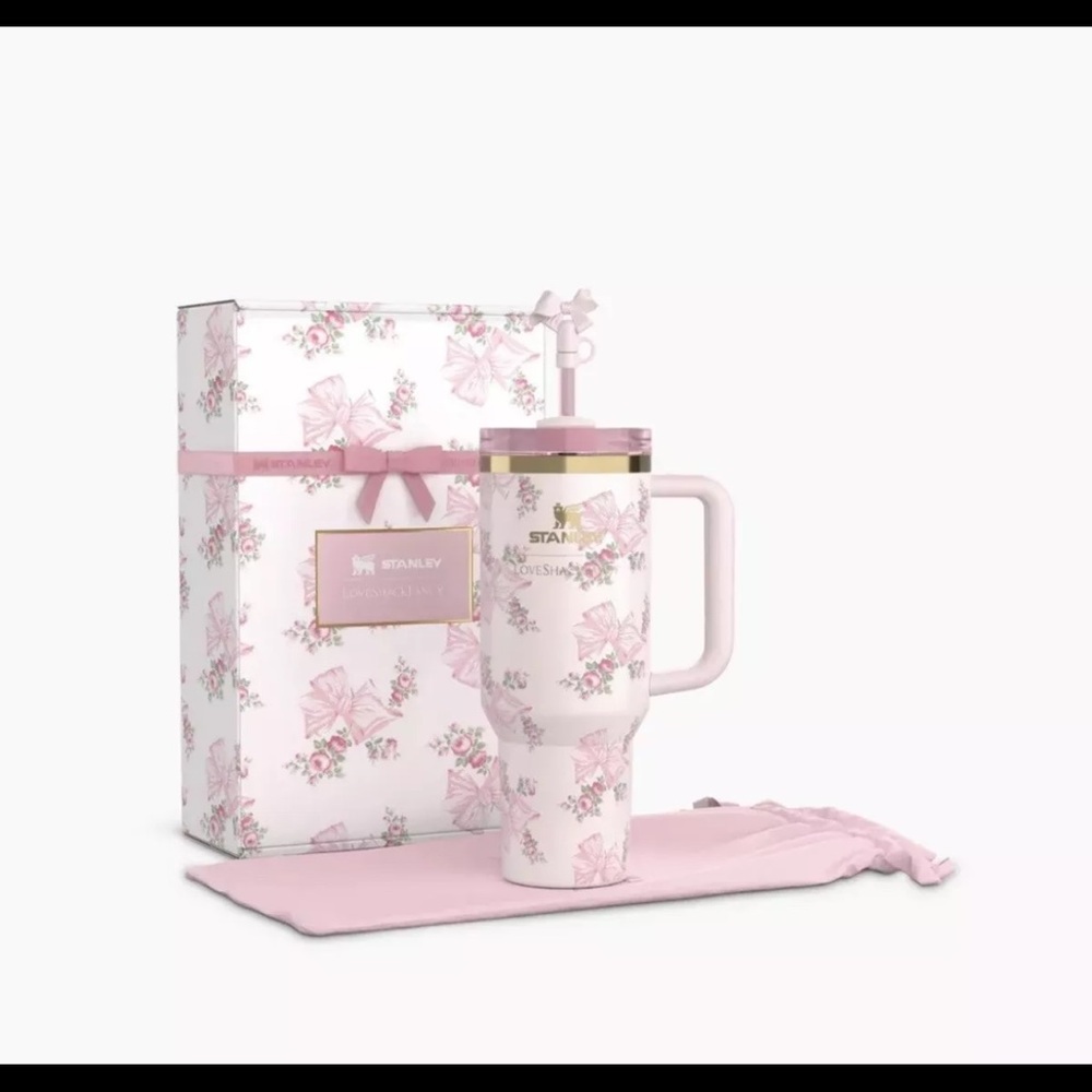FLASH SALE 🆕 Stanley x LoveShack Fancy Holiday Quencher 40oz (Rosa Beaux Pink)
